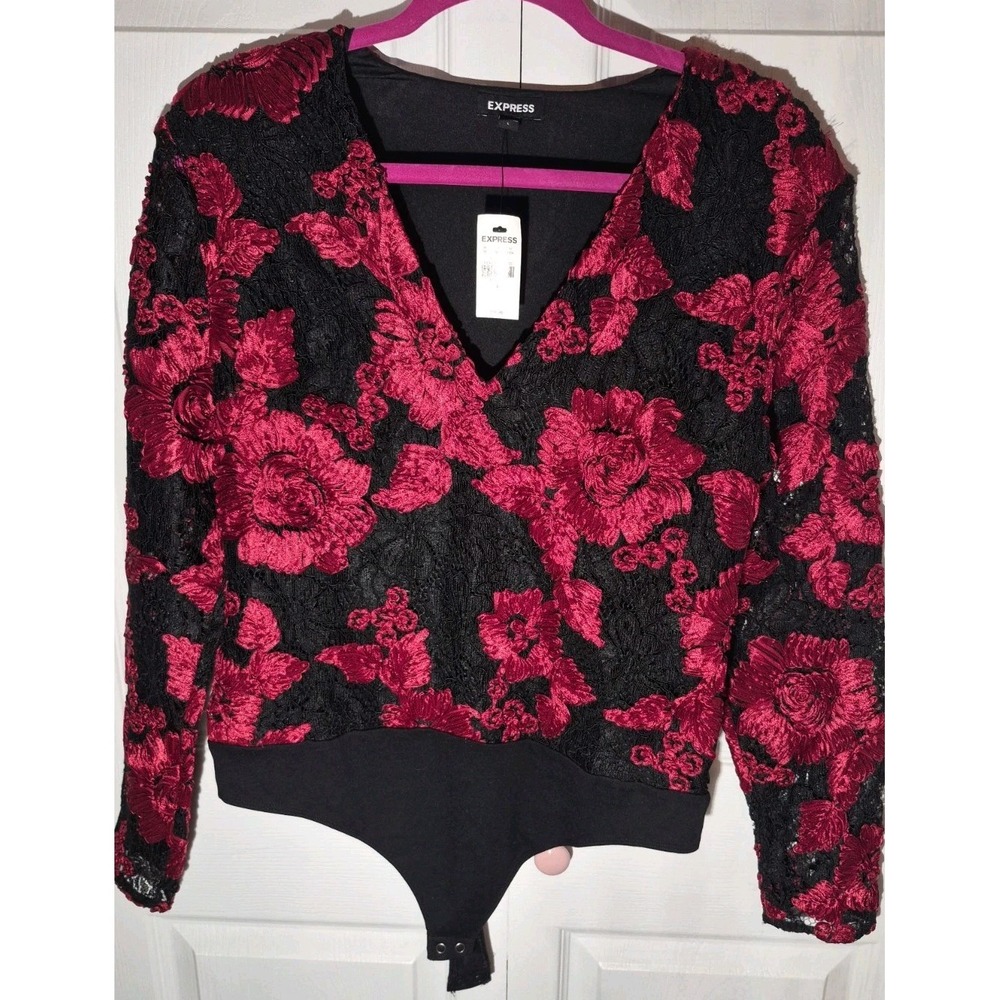 Express Woman's Embroidered Top Bodysuit Black Red Textured Roses Size Large-NWT